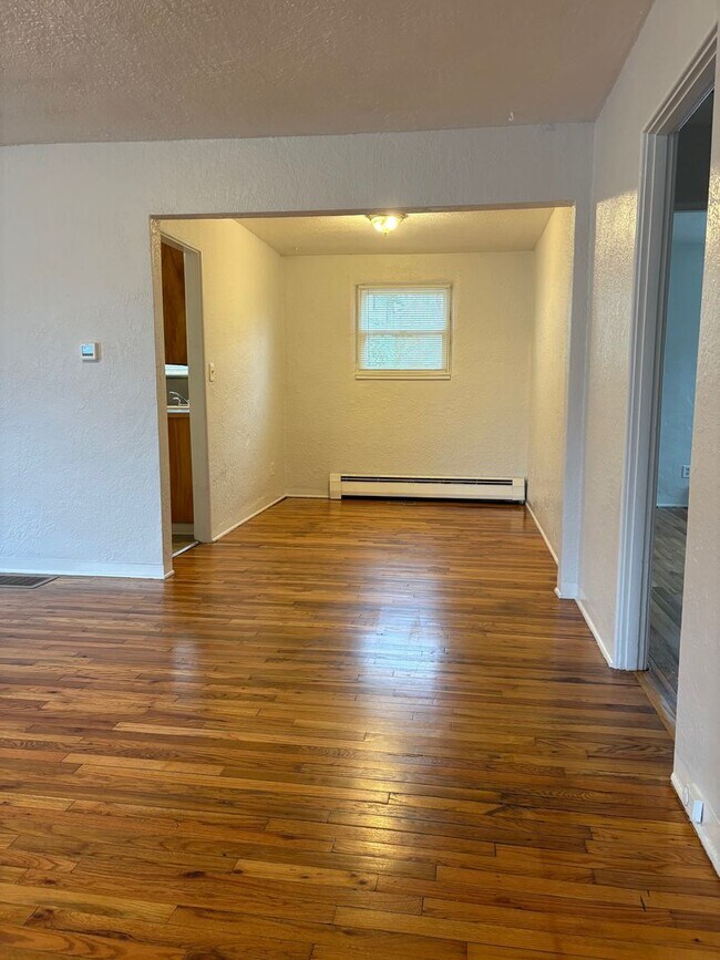 Building Photo - Beautiful Two Bedroom House Near Woodstock and Foster Districts