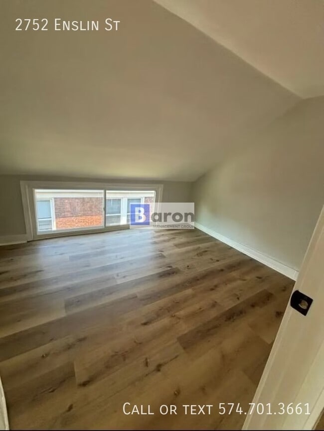 Foto del edificio - 2752 Enslin St