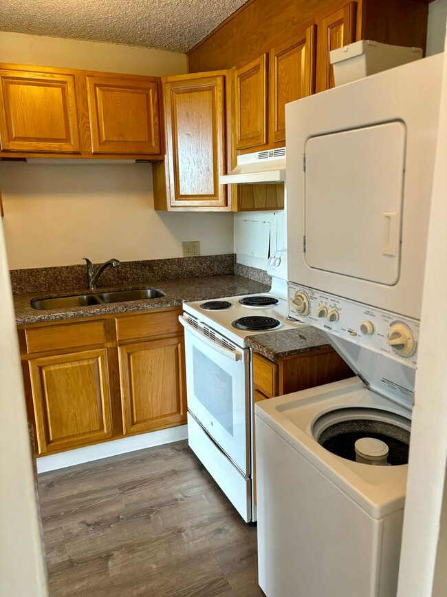 Foto del edificio - For Rent | Spacious Studio with 1 assigned parking stall located at Kemo'o By The Lake