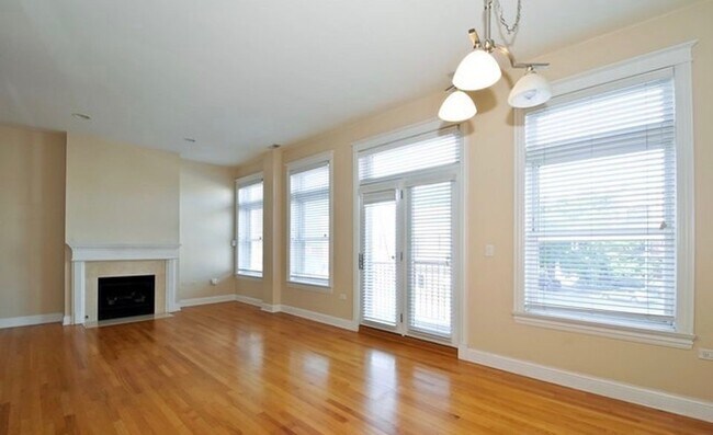 Foto del edificio - 3755 N Racine Ave