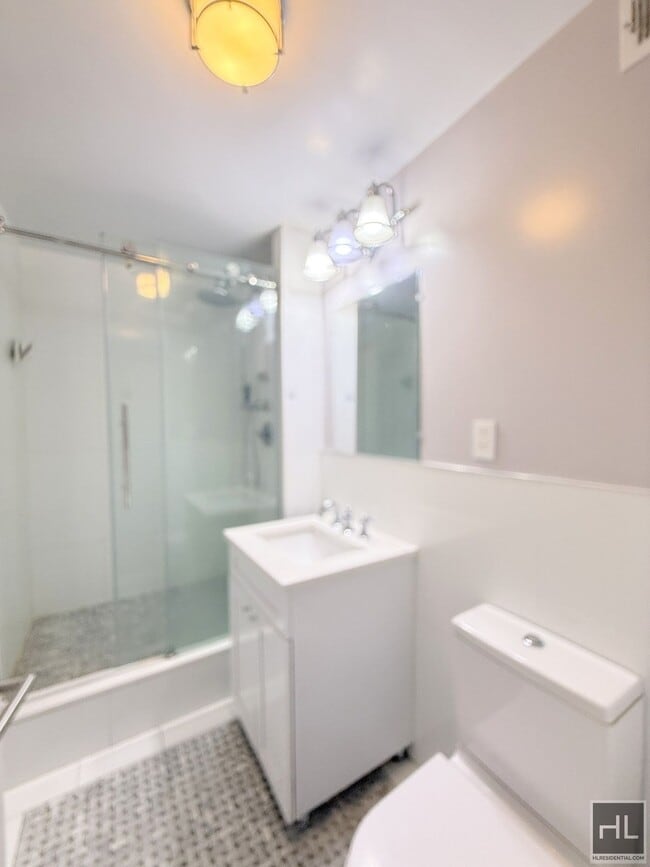Building Photo - Renovated 3 bed 1 bath with Laundry / Balcony / WEST 93 STREET