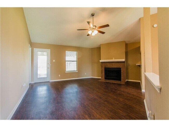 Foto del edificio - Beautifully crafted 3-2-2 home in the Saginaw area!