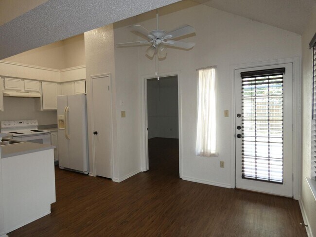 Building Photo - 6925 Cheswick Dr