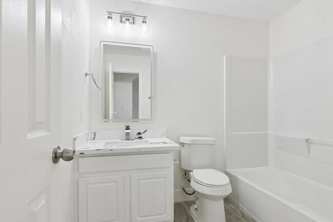 Foto del edificio - 17910 Royal Gate Ln