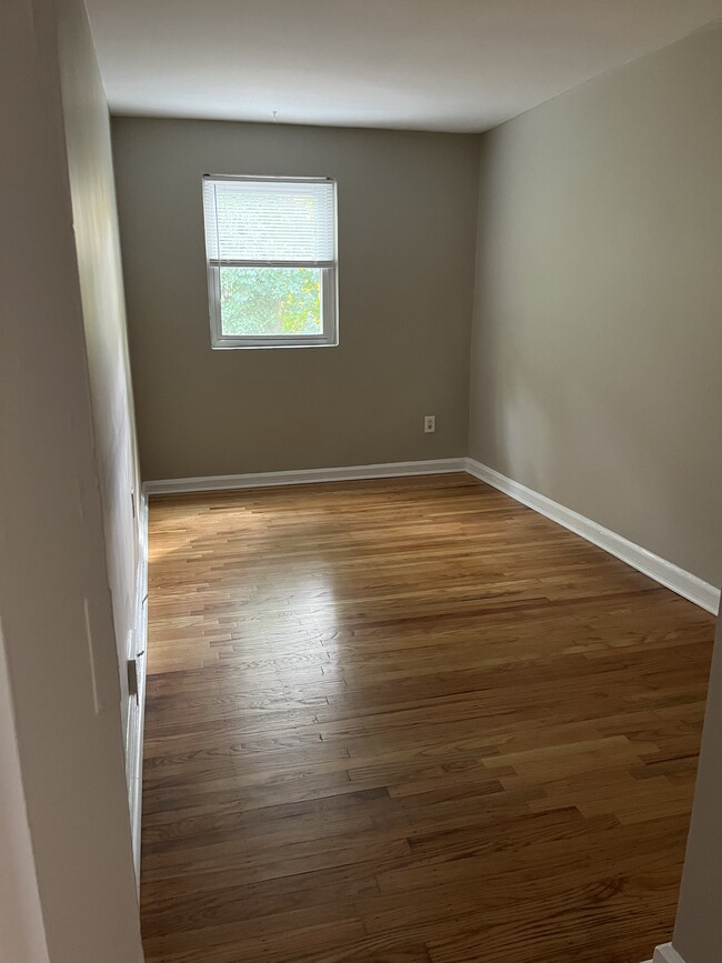 Bedroom 2 - 214 E Maryland Ave