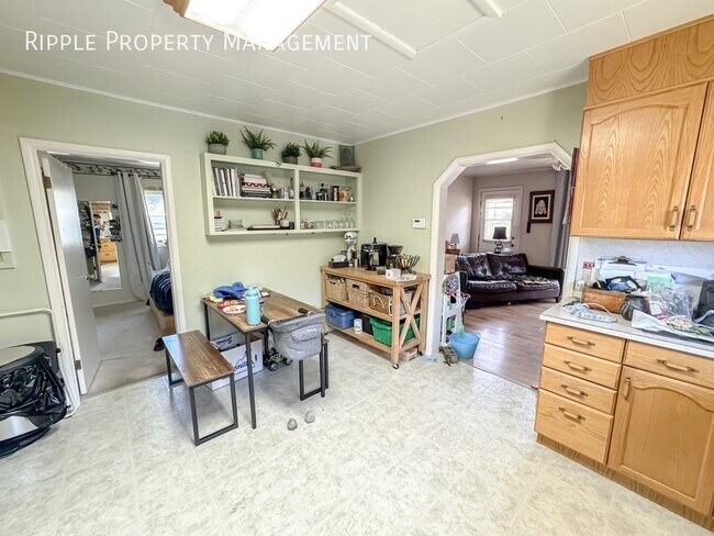 Photo du bâtiment - Modern 3 Beds, 2 Baths Single- Family | Av...