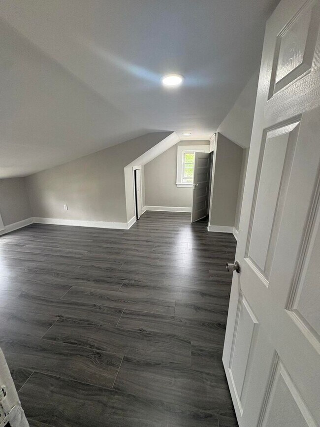 Building Photo - 28 Beechwood Pl