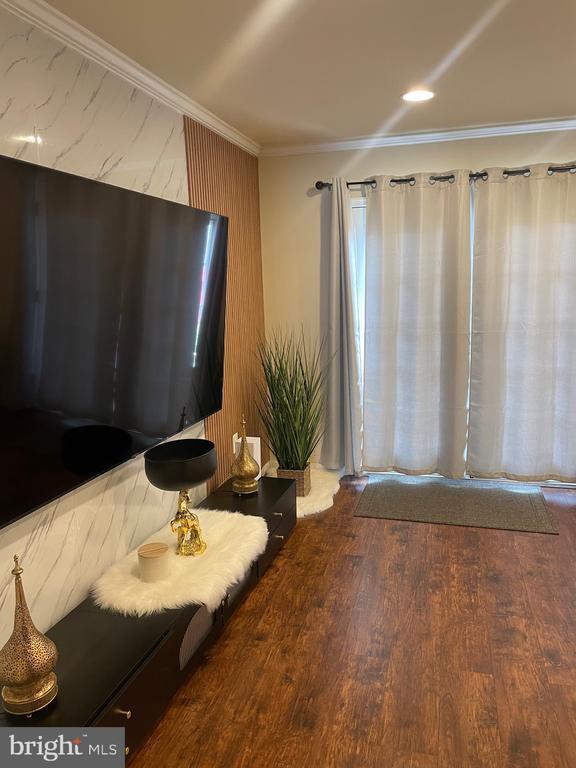 Foto del edificio - 8950 Continental Pl