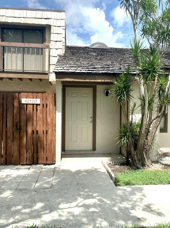 Building Photo - 4212 Palm Bay Cir