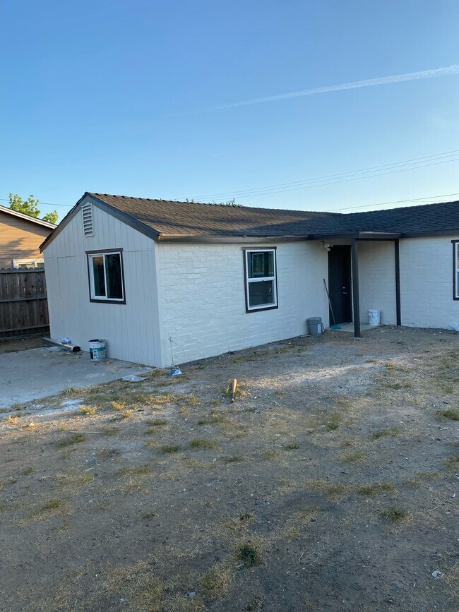 Building Photo - 209 8th St