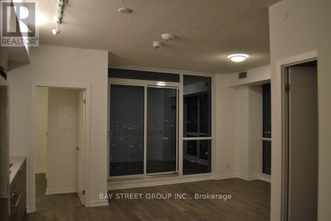 Building Photo - 32-1532 Forest Manor Rd