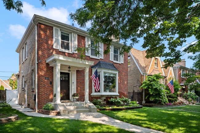 Building Photo - 3234 N Newcastle Ave
