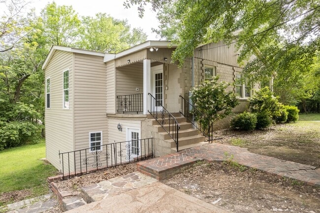 Building Photo - 409 13th St W