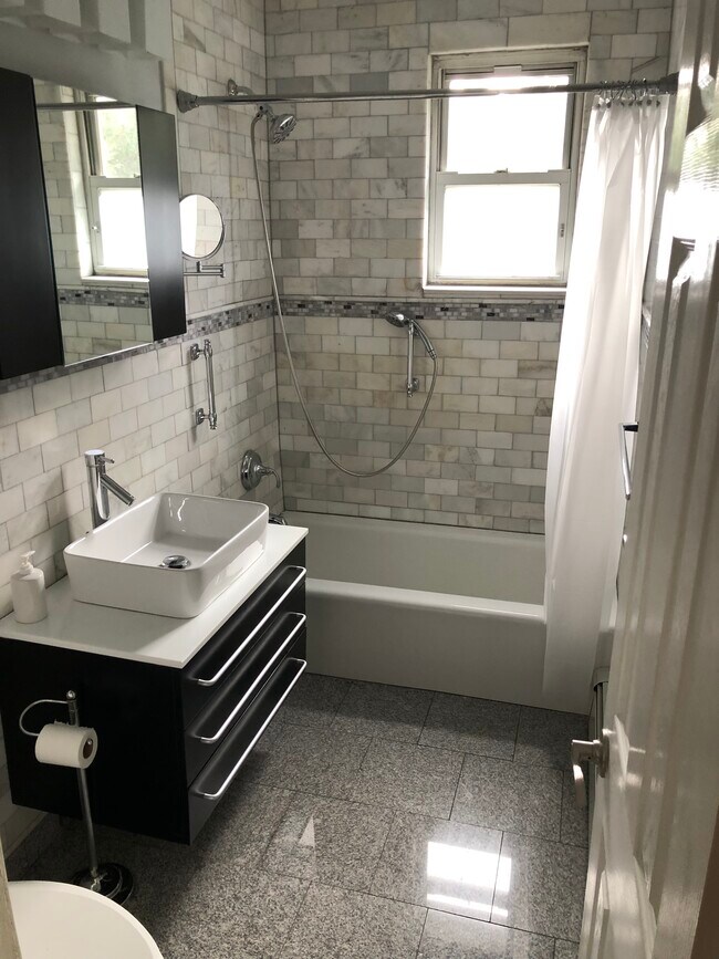 Newly renovated bath - 5925 Delafield Ave