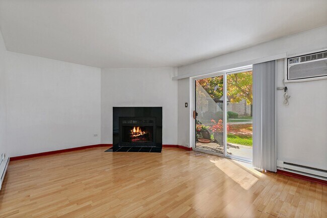 Building Photo - 522 Spruce Dr