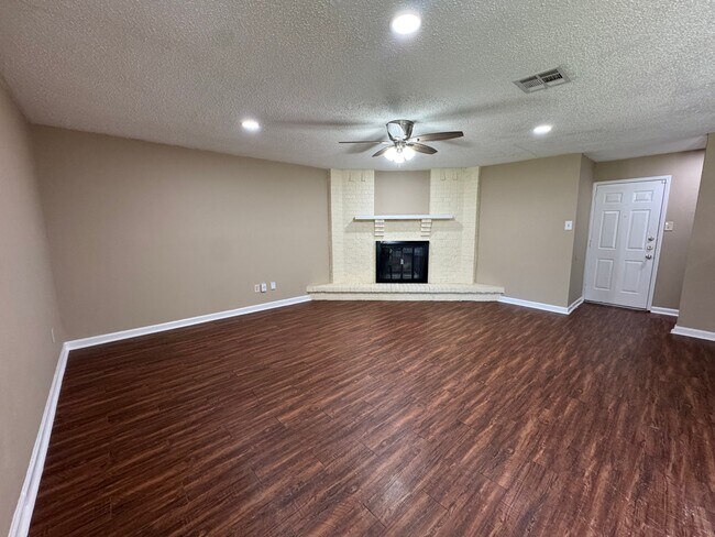 Building Photo - 17519 Poppy Trails Ln