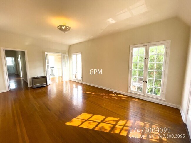 Foto del edificio - 5353 1/2 La Cresta Ct-