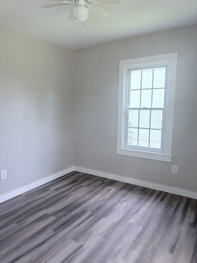 Photo - 2 bedroom, 1 bath, large back yard House