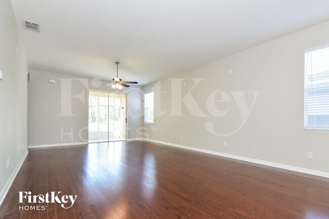 Building Photo - 7847 Foxgrove Dr