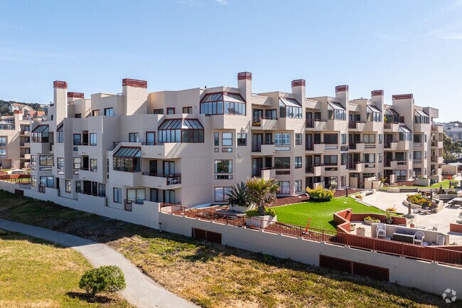 Alt. Exterior - 855 La Playa St