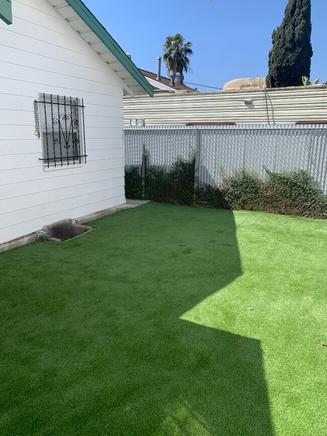 Building Photo - MODERN 2BED/2BATH APARTMENT WITH WASHER/DR...