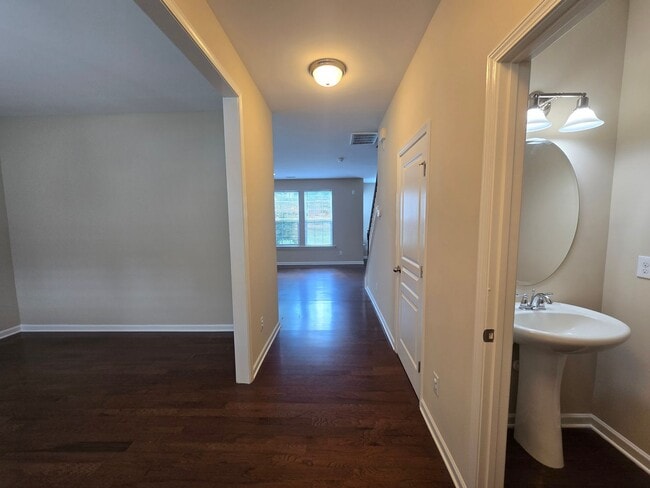 Foto del edificio - Spacious 4BR, 2.5BA Home with Screened Pat...