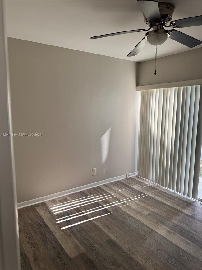Building Photo - 366 E Riverbend Dr