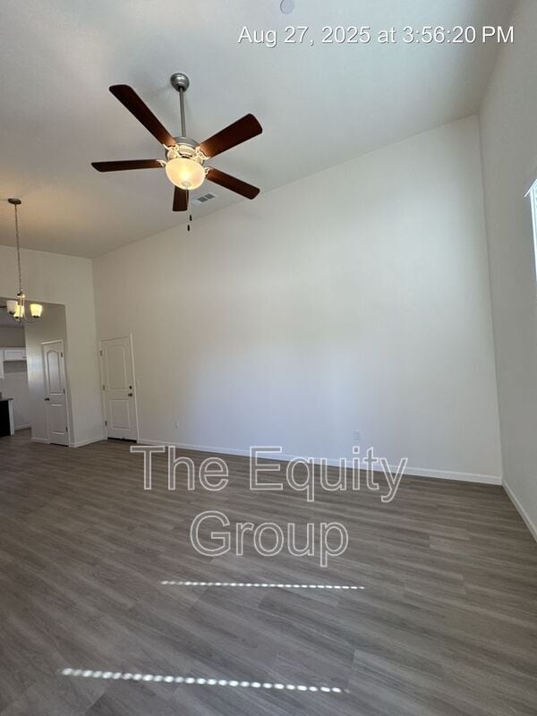 Building Photo - 4114 E Kaweah Ave