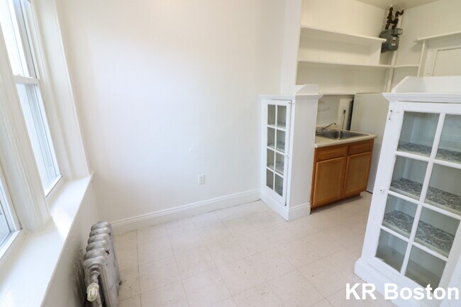 Building Photo - 1161 Boylston St