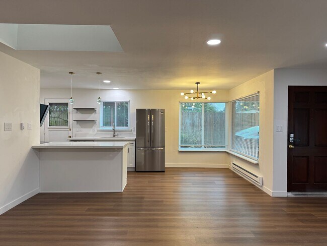 Foto del edificio - CLICK "REQUEST A TOUR" NOW!