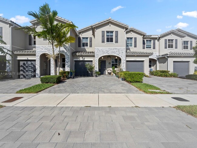 Building Photo - 1108 SE 26th Ter