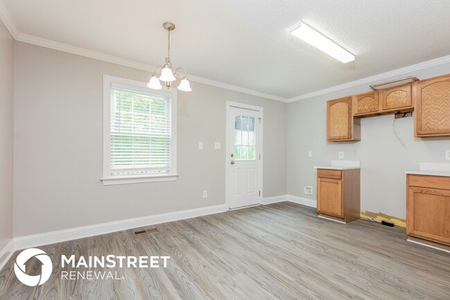 Building Photo - 2016 Spring Creek Dr