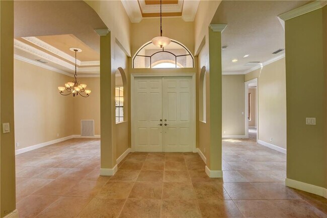 Foto del edificio - 10295 Trianon Pl