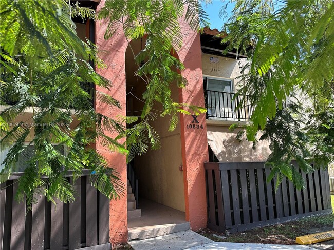 Building Photo - 10834 N Kendall Dr