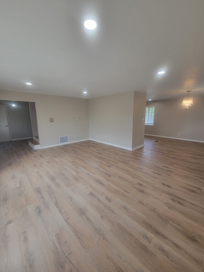 Building Photo - 7410 Ouachita Dr