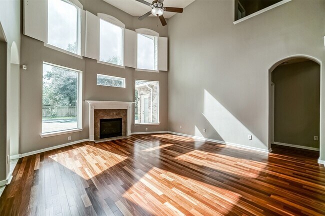Foto del edificio - 8111 Edenwood Dr