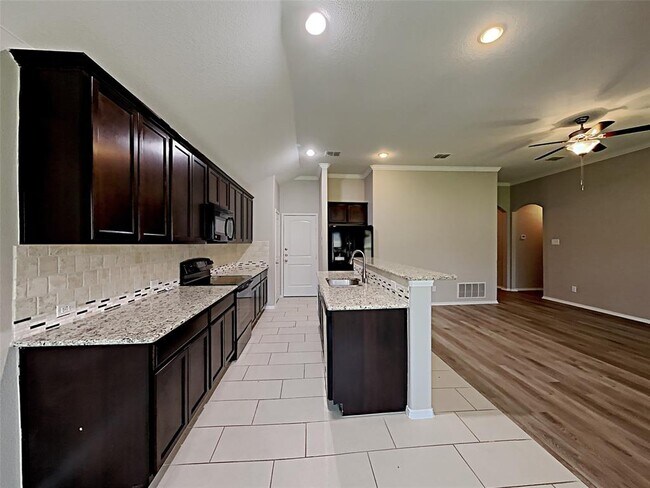 Building Photo - 529 Cheyenne Dr