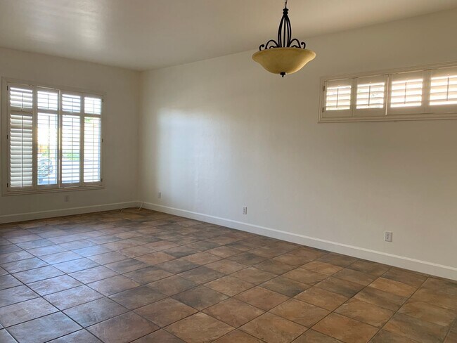 Foto del edificio - 3 bedroom, 2 bath with 2 car garage