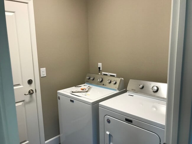 laundry - 209 Holly Oak Ct