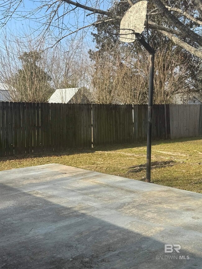 Building Photo - 20 Magnolia Cir