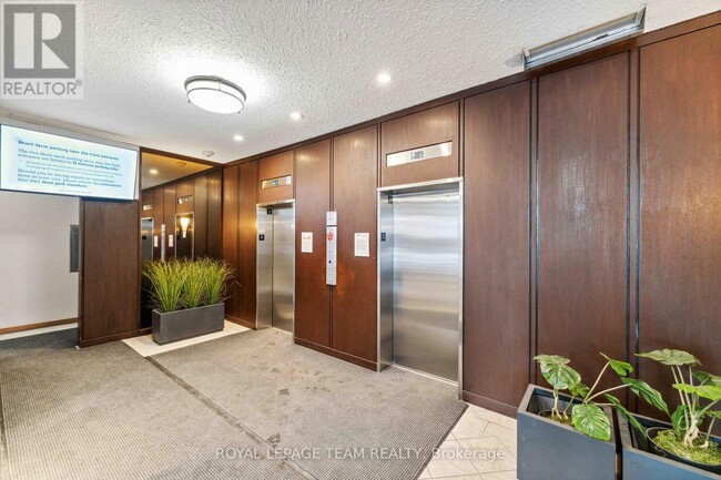 Building Photo - 2951 Riverside Dr.