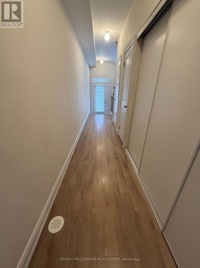 Photo du bâtiment - 2A-2A Muir Ave