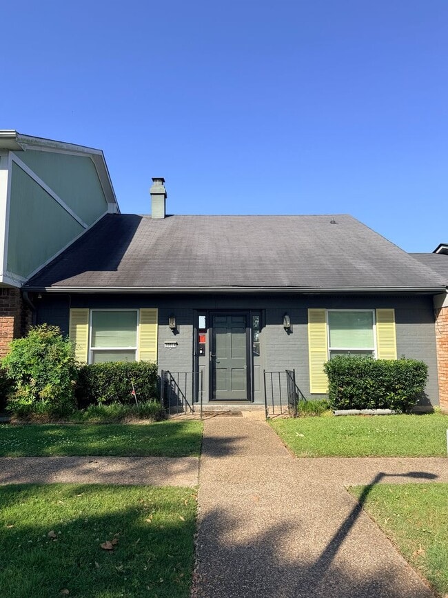 Building Photo - 10014 Artesia Dr