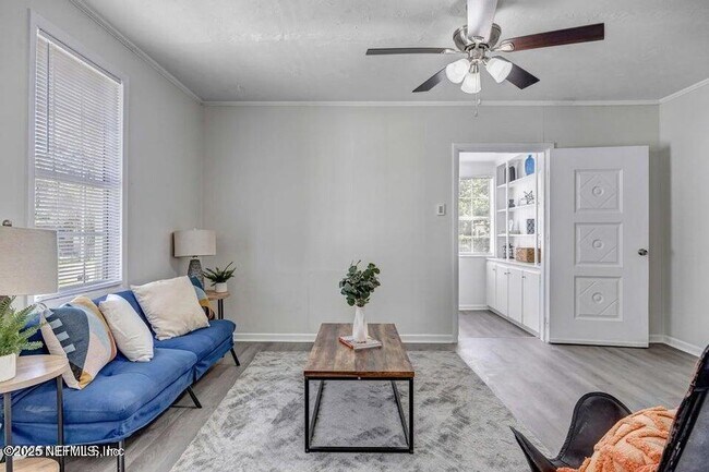 Foto del edificio - 3129 Gilmore St