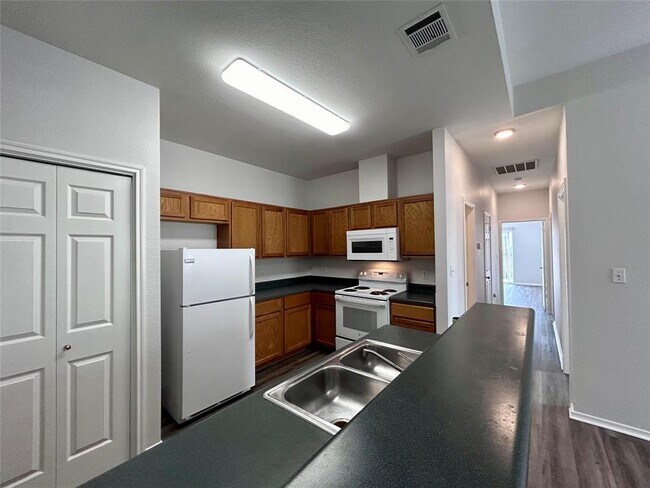 Building Photo - 12305 Abney Dr