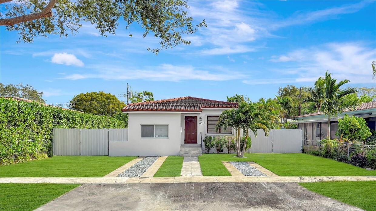 Foto principal - 3811 NW 58th Pl