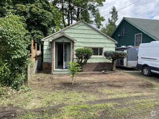 Building Photo - 6841 SE Brehaut St
