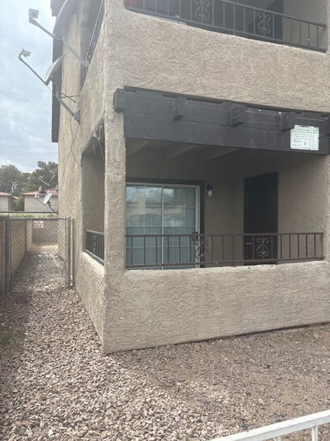 Building Photo - 4223 Zavala St