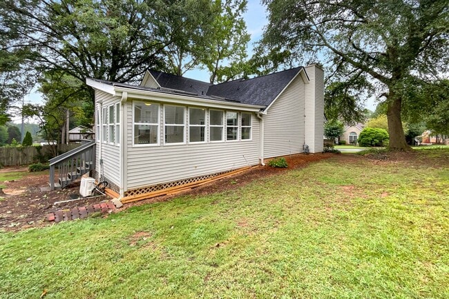Building Photo - 5021 Rodrick Trce