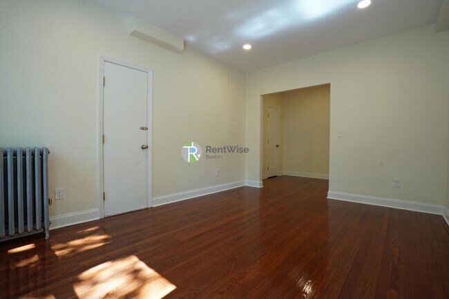 Building Photo - 123 Sutherland Rd